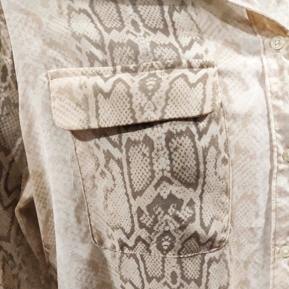 Chiffon Snake Pattern Button top beige XL - Picture 5 of 7